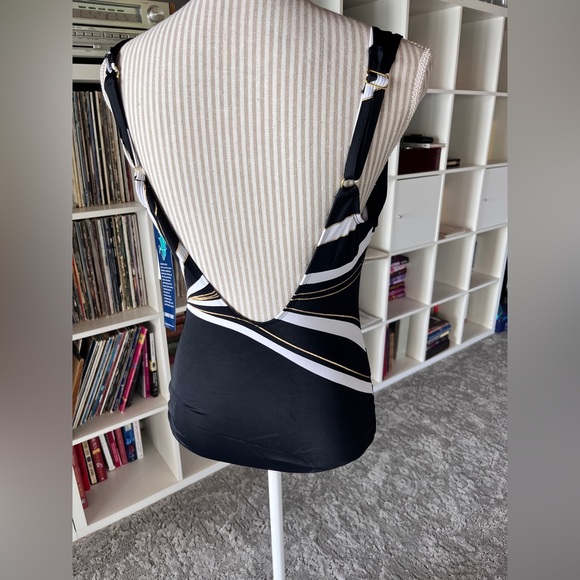 Longitude one piece size 8 - Picture 4 of 5